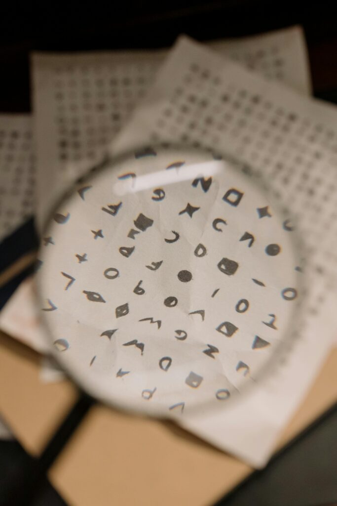 Gli Enigmi nelle Escape Rooms: Tipologie e Caratteristiche